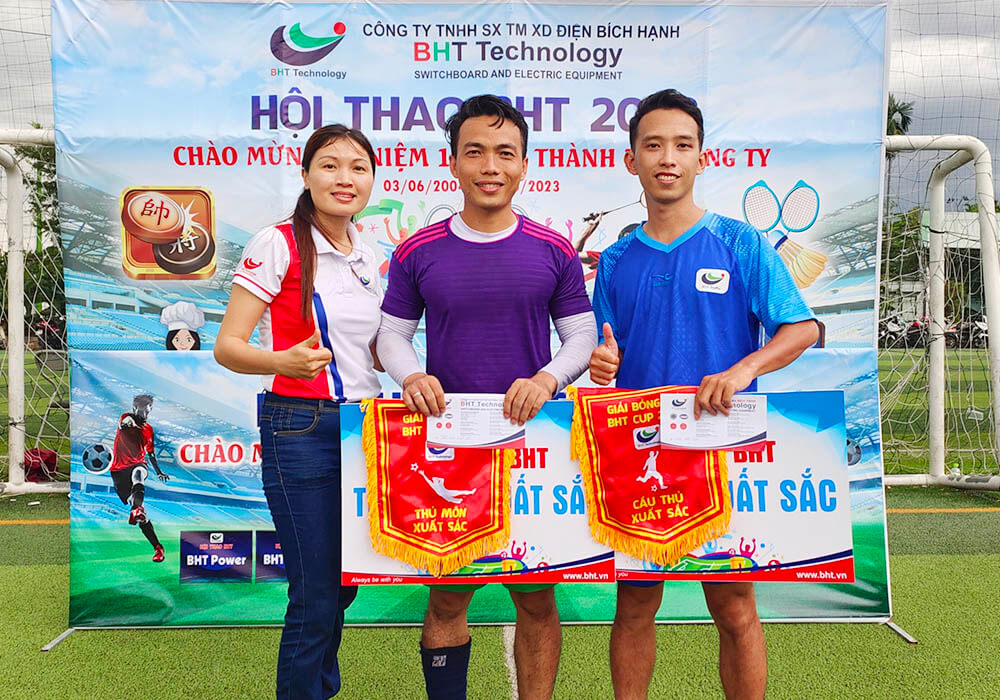 Anh Nguyễn Văn Tuấn - Danh hiệu Thủ môn xuất sắc nhất và anh Lâm Hùng - Danh hiệu Vua phá lưới.