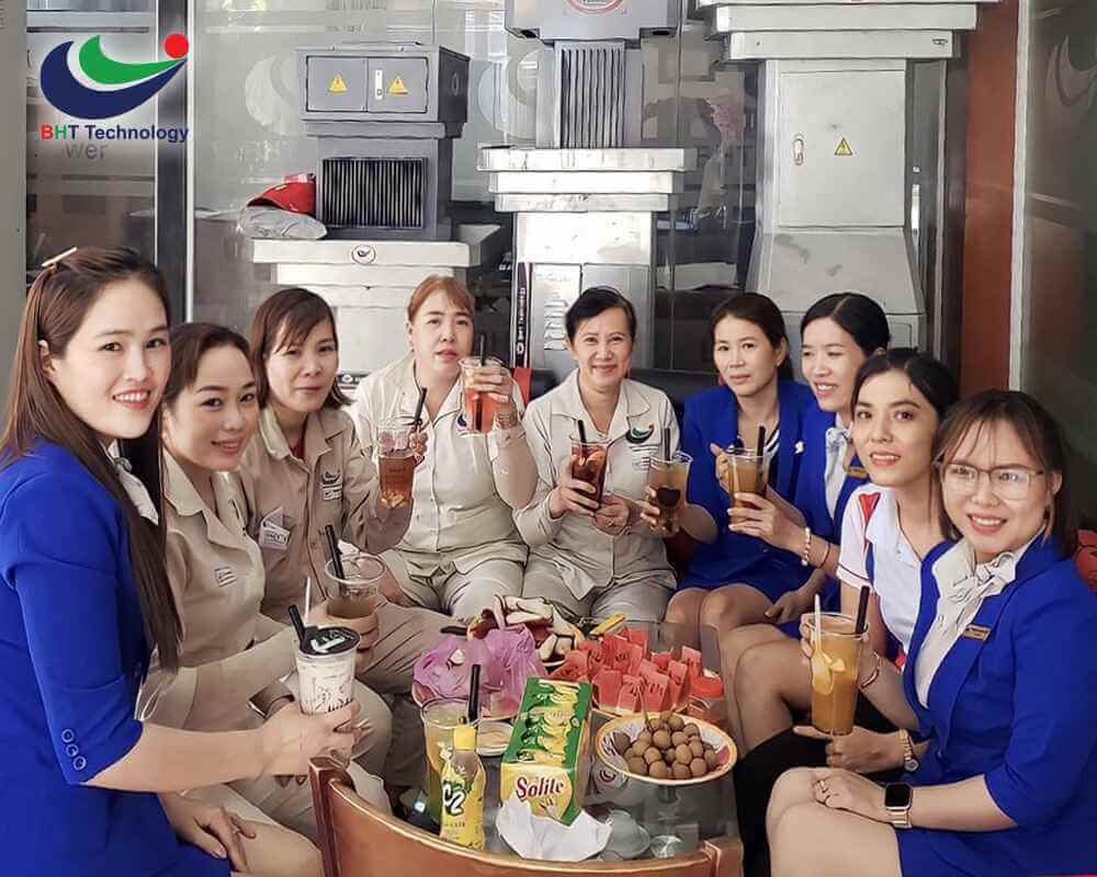 Buổi tiệc nhẹ chúc mừng ngày 8/3 của chị em CB-CNV khối Nhà máy