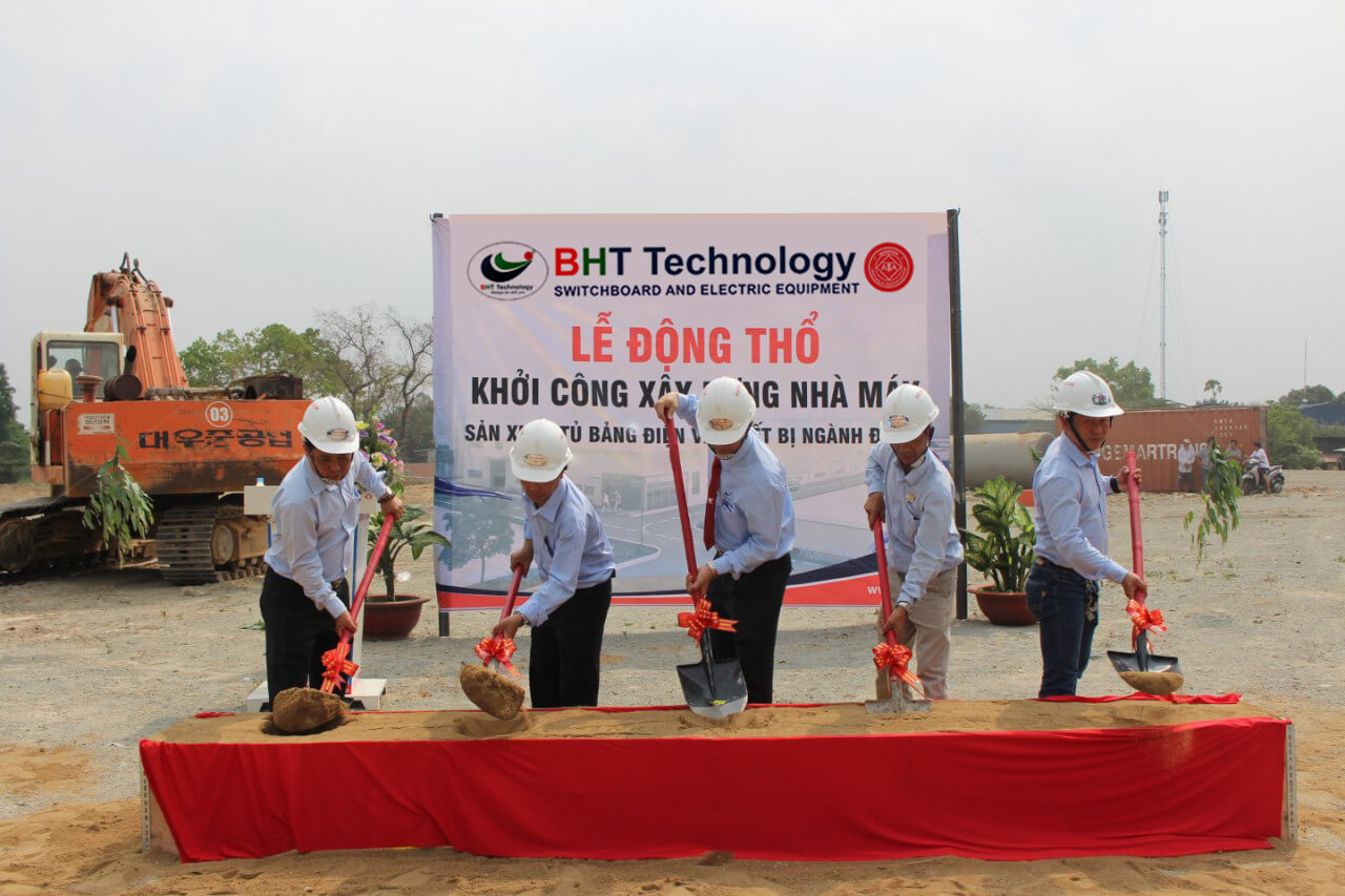 BGĐ Công ty Điện Bích Hạnh tiến hành nghi thức khởi công xây dựng nhà máy