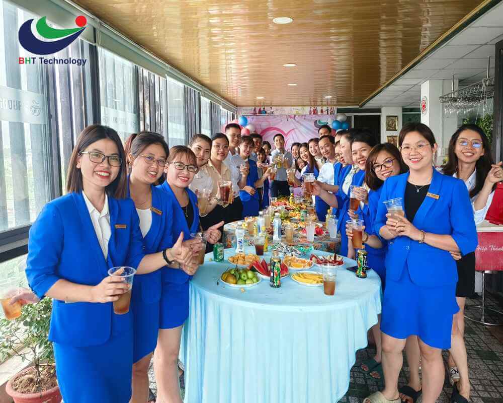 Buổi tiệc nhẹ tại khối Văn phòng tổng.