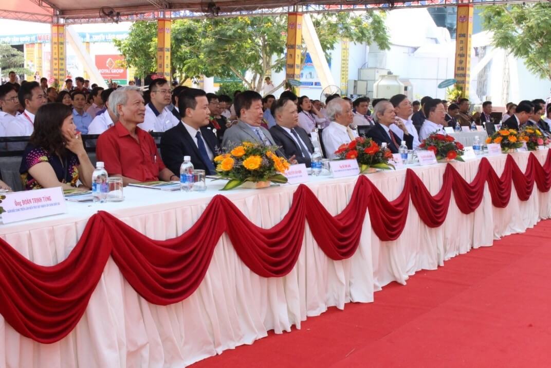 Đại biểu tham gia lễ khai mạc