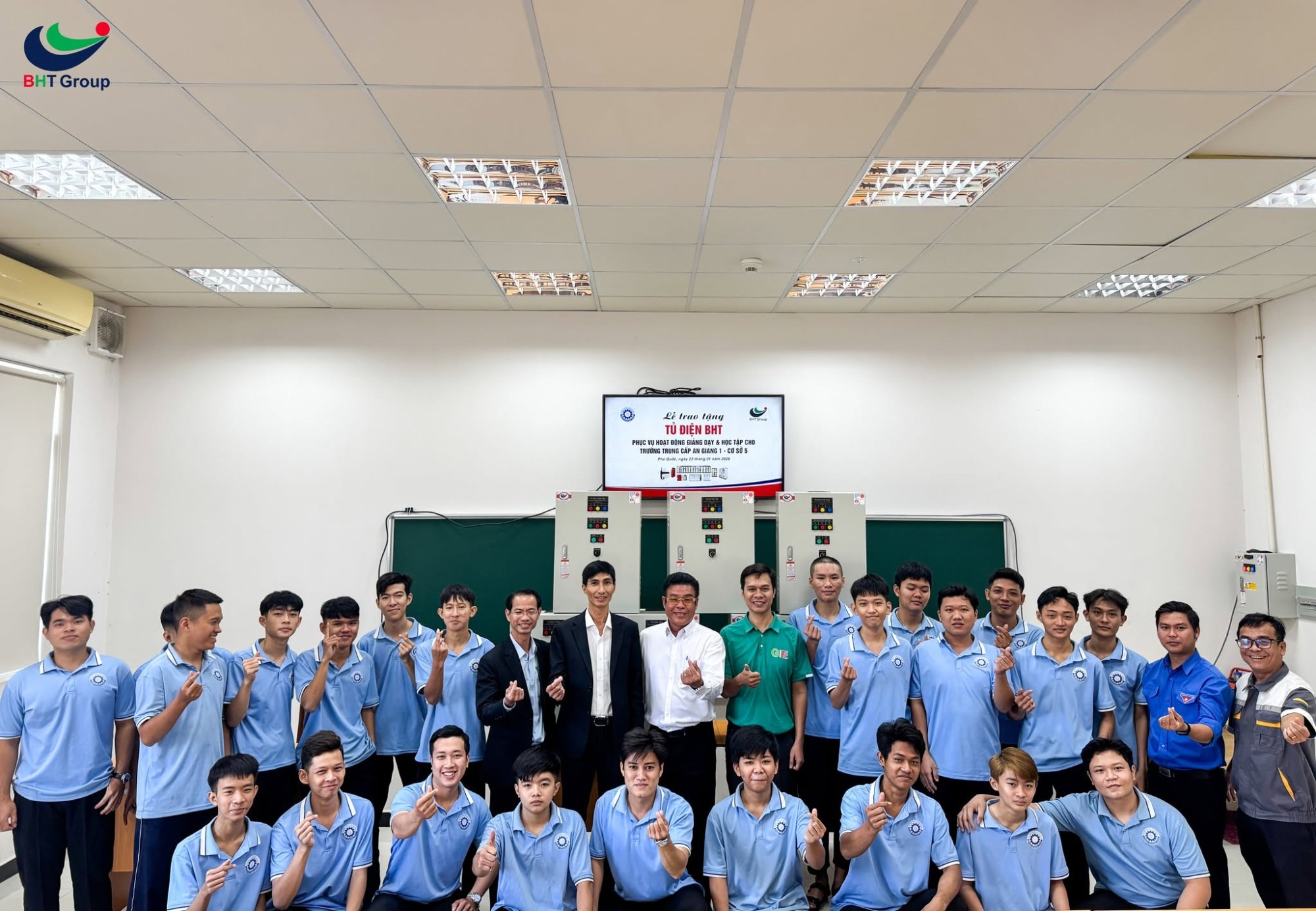 tai-tro-tu-dien-truong-trung-cap-co-so-an-giang-1
