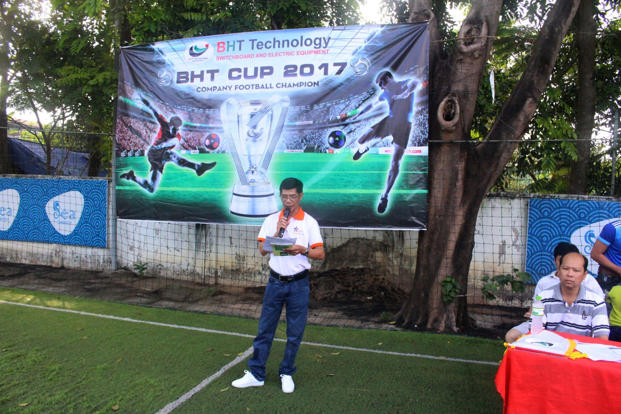 Ông Trần Thành Long-Trưởng Ban Tổ chức phát biểu tuyên bố khai mạc giải đấu BHT CUP 2017