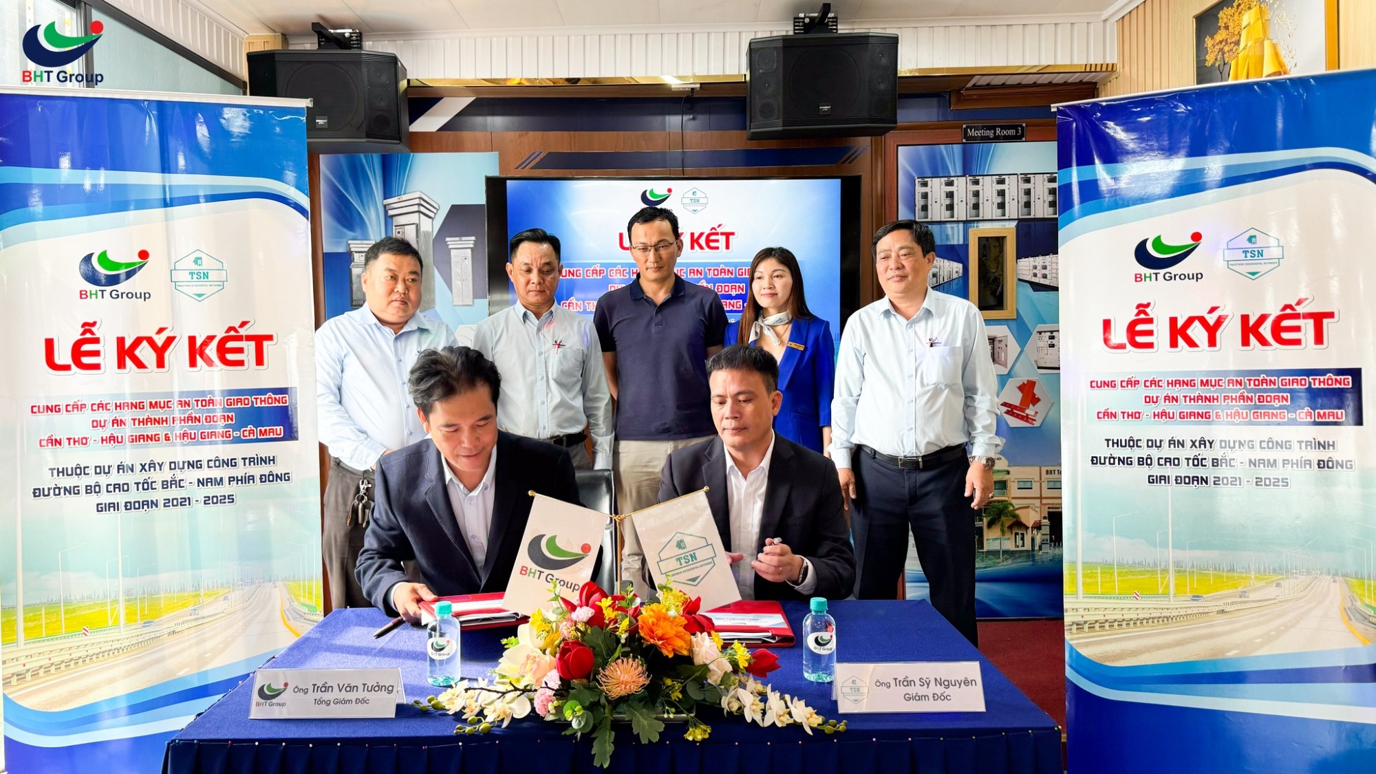 SIGNING CEREMONY FOR SUPPLYING TRAFFIC SAFETY ITEMS FOR THE CAN THO - HAU GIANG AND HAU GIANG - CA MAU EXPRESSWAY PROJECTS